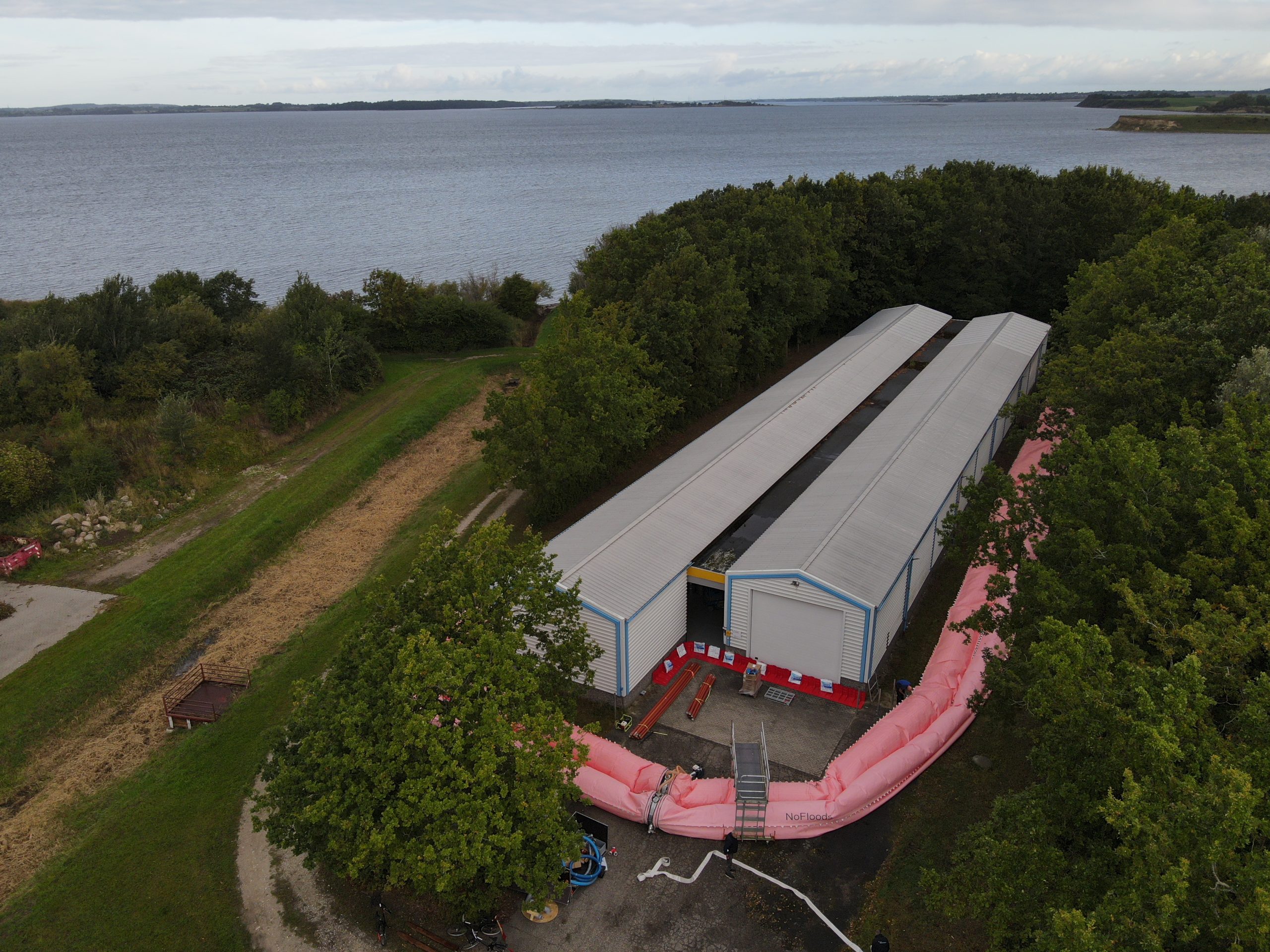 Billede af lager med watertube rundt om